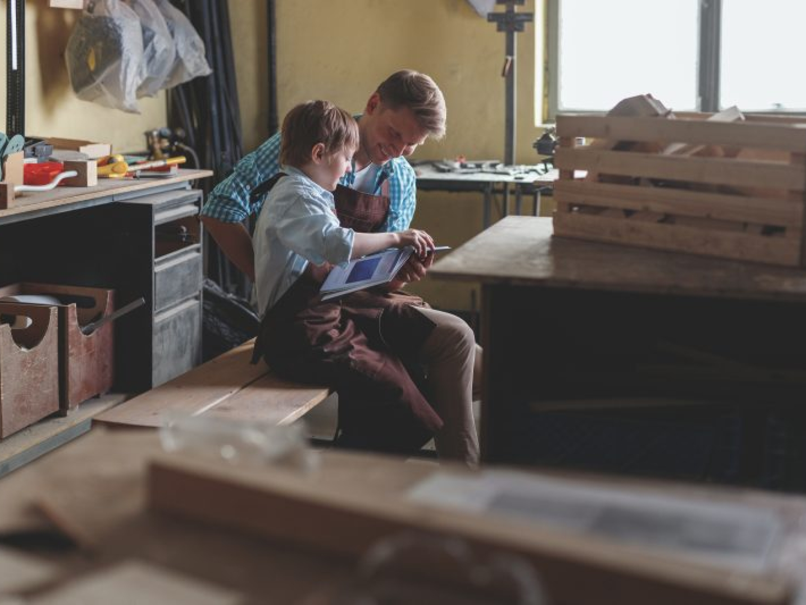 mengembangkandiri.com parent-and-child-in-carpentry-2021-08-26-15-47-52-utc