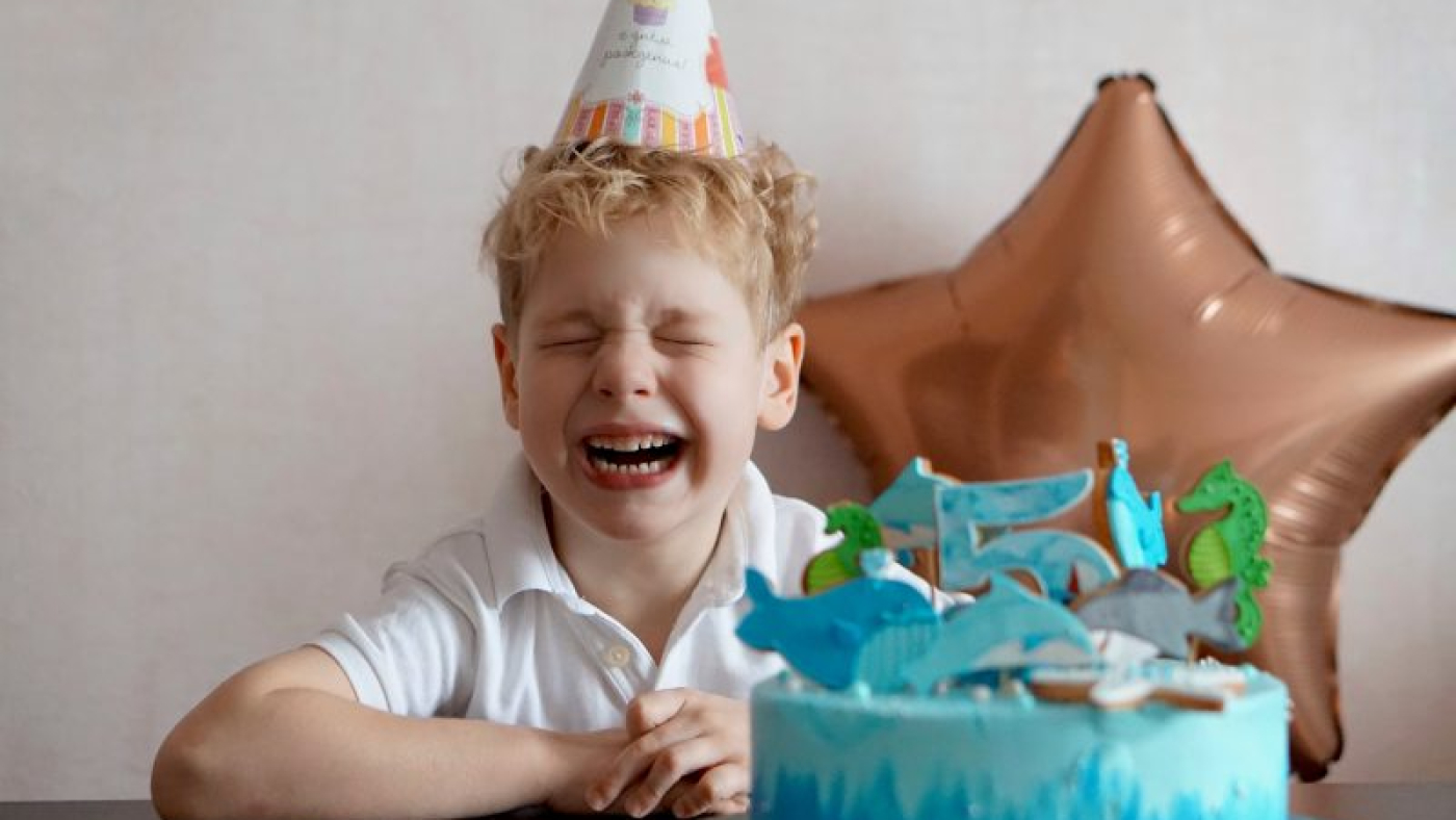 mengembangkandiri.com the-child-is-happy-with-a-birthday-gift-2021-09-02-06-07-26-utc