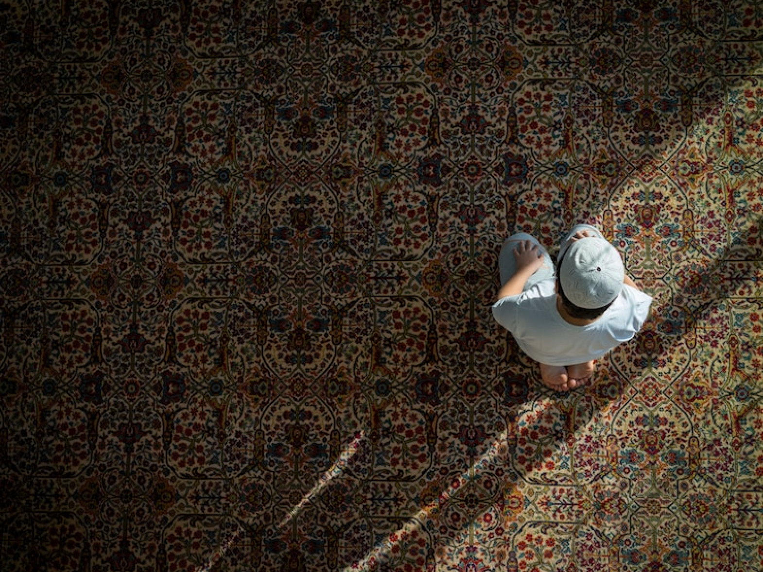 muslim-praying-mosque-traditional-ground-carpet_21730-11191